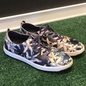 Tommy Bahamas Cove island blue floral leather sneakers